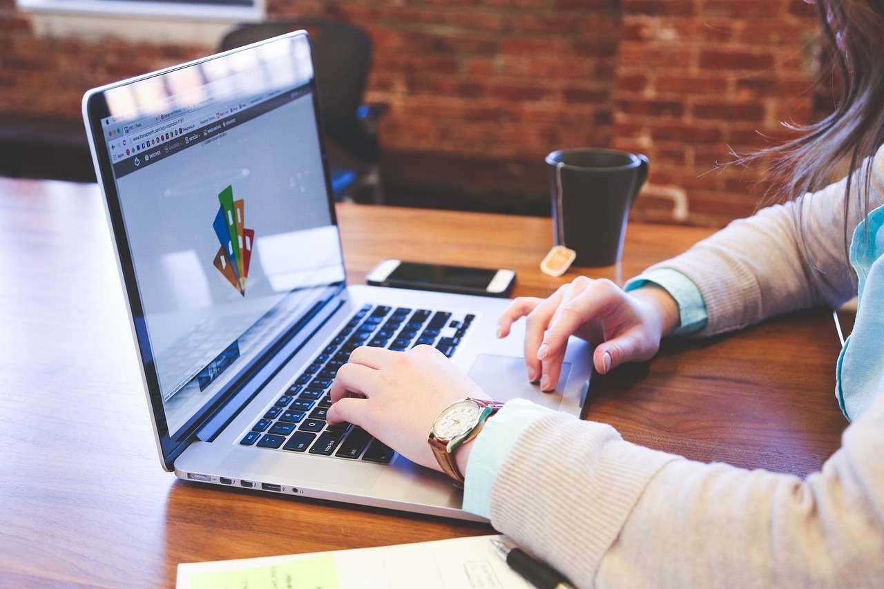 Arayüz Tasarımı ve Kullanıcı Deneyimi (UX) Optimizasyonu